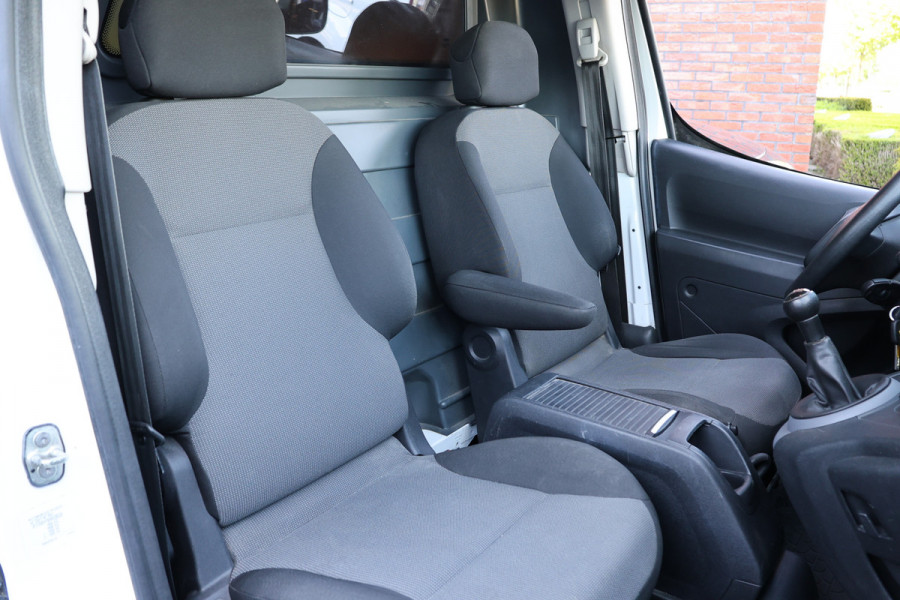 Peugeot Partner 120 1.6 BlueHDi 100 | Airco | Cruise control | PDC | Imperiaal | Elek. ramen | Bluetooth | MF Stuur | Houten vloer | NAP Logisch | NL Auto