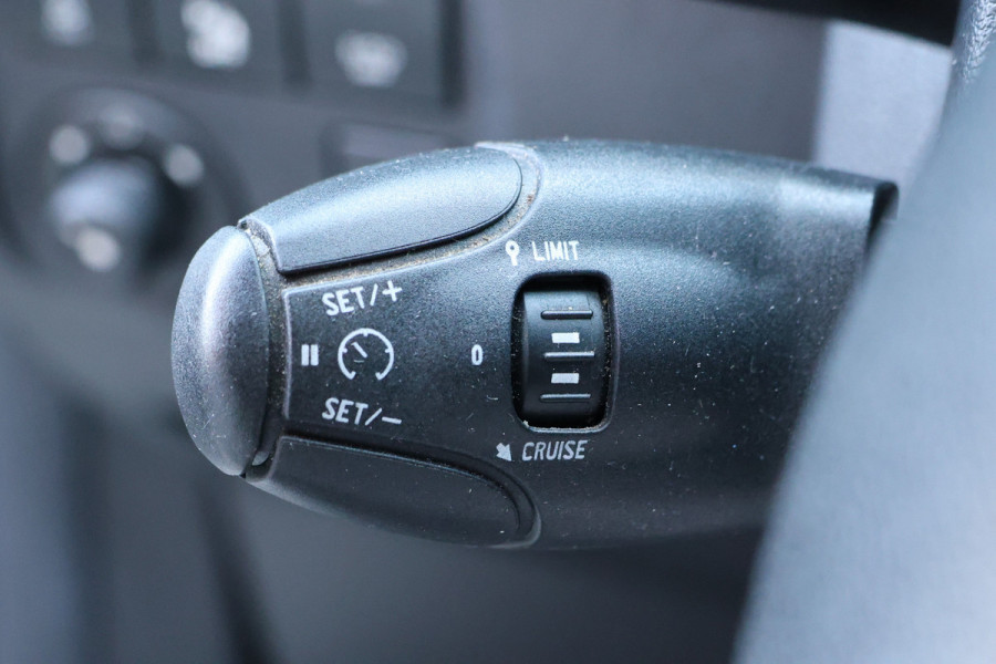 Peugeot Partner 120 1.6 BlueHDi 100 | Airco | Cruise control | PDC | Imperiaal | Elek. ramen | Bluetooth | MF Stuur | Houten vloer | NAP Logisch | NL Auto