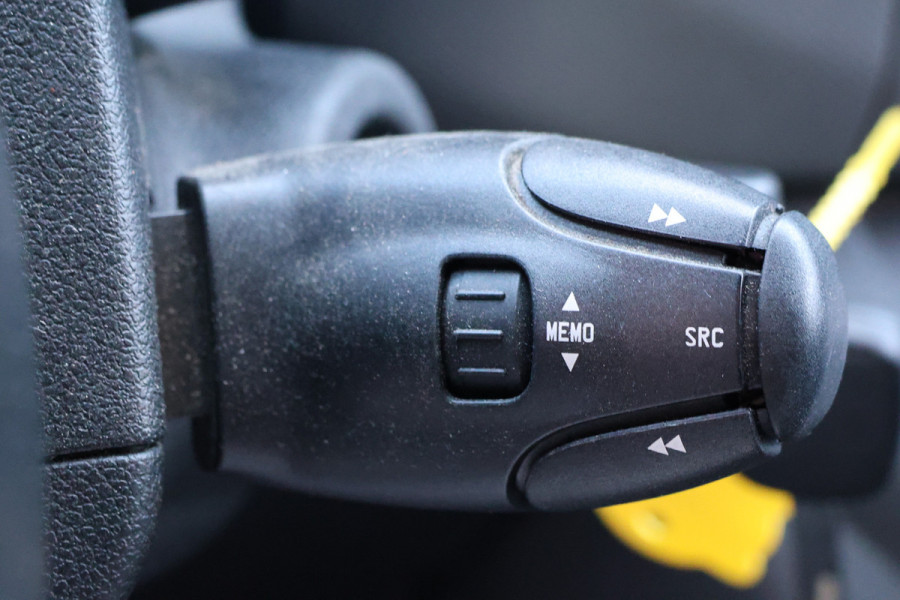 Peugeot Partner 120 1.6 BlueHDi 100 | Airco | Cruise control | PDC | Imperiaal | Elek. ramen | Bluetooth | MF Stuur | Houten vloer | NAP Logisch | NL Auto