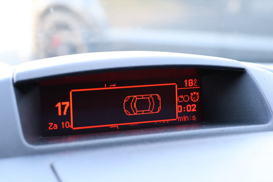 Peugeot Partner 120 1.6 BlueHDi 100 | Airco | Cruise control | PDC | Imperiaal | Elek. ramen | Bluetooth | MF Stuur | Houten vloer | NAP Logisch | NL Auto