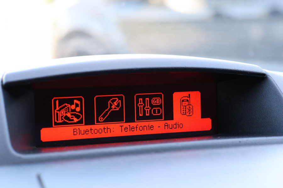 Peugeot Partner 120 1.6 BlueHDi 100 | Airco | Cruise control | PDC | Imperiaal | Elek. ramen | Bluetooth | MF Stuur | Houten vloer | NAP Logisch | NL Auto