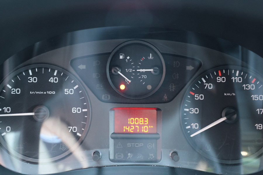 Peugeot Partner 120 1.6 BlueHDi 100 | Airco | Cruise control | PDC | Imperiaal | Elek. ramen | Bluetooth | MF Stuur | Houten vloer | NAP Logisch | NL Auto