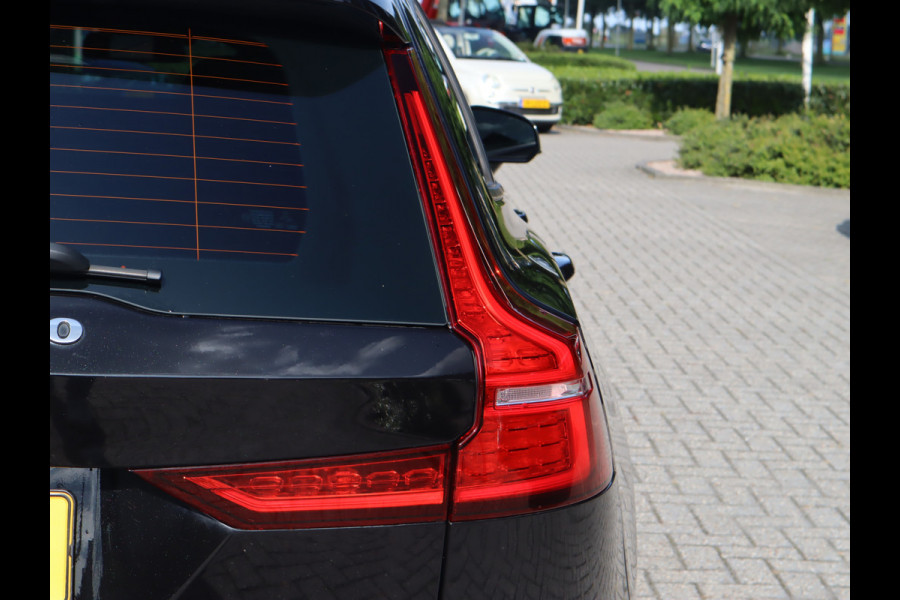 Volvo V60 2.0 B3 Momentum Advantage / Camera / Trekhaak