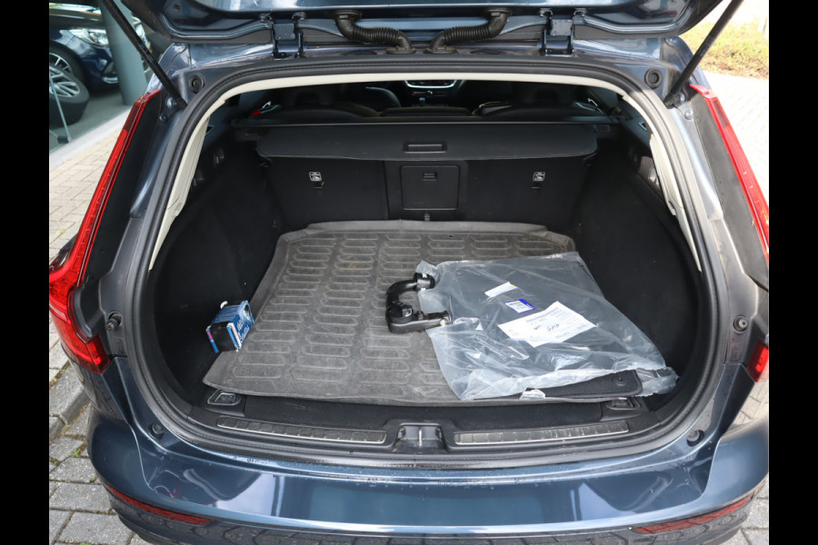 Volvo V60 2.0 B3 Momentum Advantage / Leder / Trekhaak