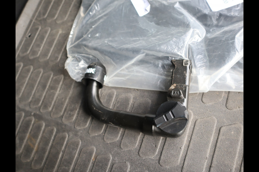 Volvo V60 2.0 B3 Momentum Advantage / Leder / Trekhaak