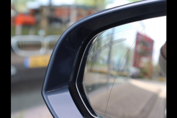 Volvo V60 2.0 B3 Momentum Advantage / Leder / Trekhaak