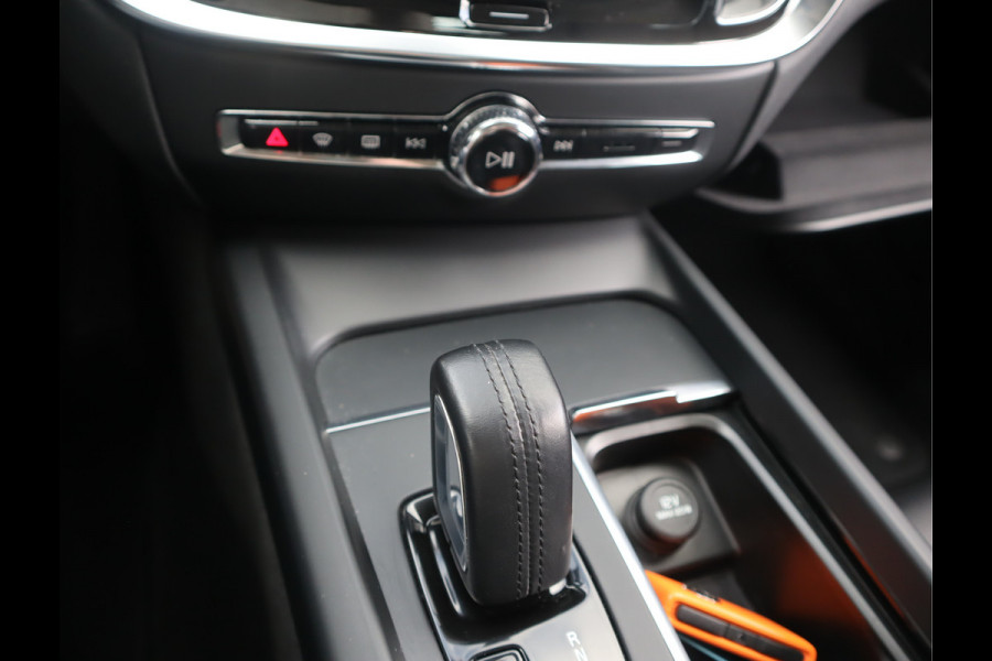 Volvo V60 2.0 B3 Momentum Advantage / Leder / Trekhaak