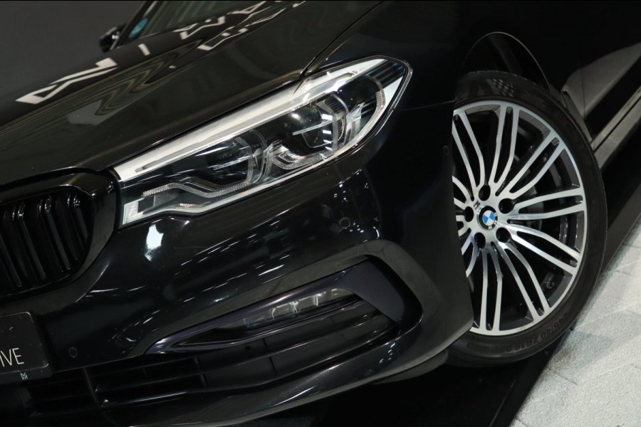 BMW 5 Serie Touring 540i xDrive / PANODAK / Soft Close / CAMERA / HUD / KEYLESS