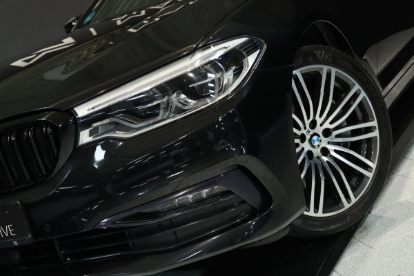 BMW 5 Serie Touring 540i xDrive / PANODAK / Soft Close / CAMERA / HUD / KEYLESS
