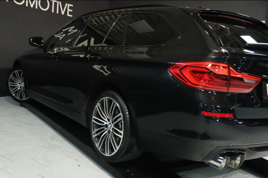 BMW 5 Serie Touring 540i xDrive / PANODAK / Soft Close / CAMERA / HUD / KEYLESS