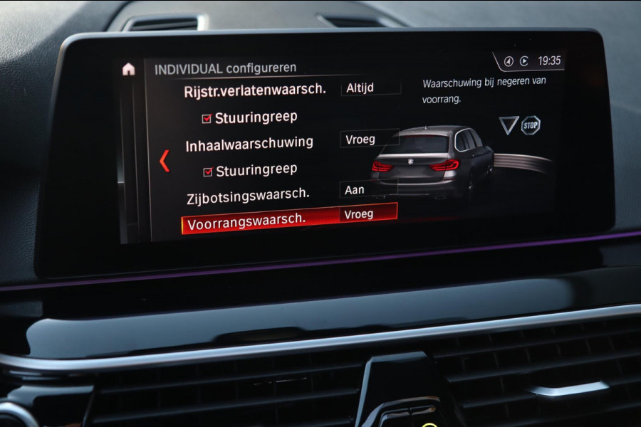 BMW 5 Serie Touring 540i xDrive / PANODAK / Soft Close / CAMERA / HUD / KEYLESS