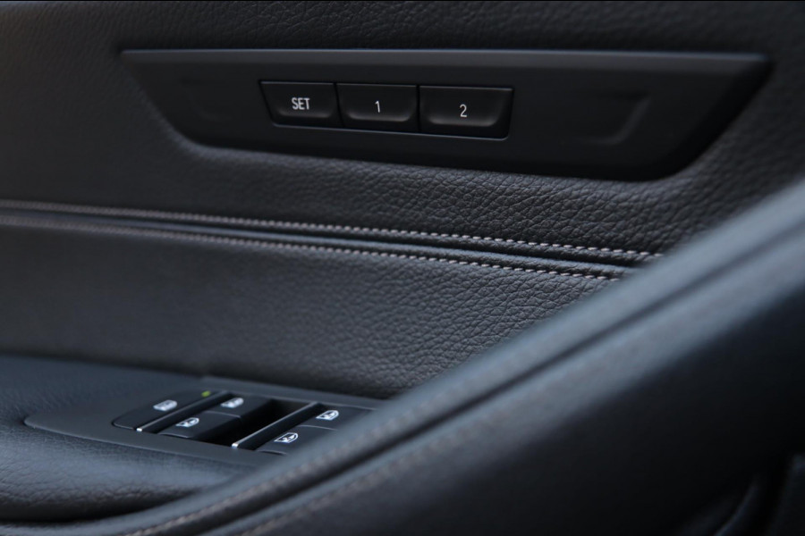 BMW 5 Serie Touring 540i xDrive / PANODAK / Soft Close / CAMERA / HUD / KEYLESS