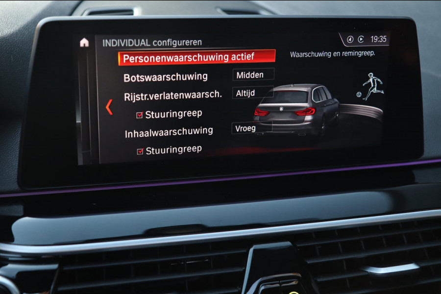 BMW 5 Serie Touring 540i xDrive / PANODAK / Soft Close / CAMERA / HUD / KEYLESS