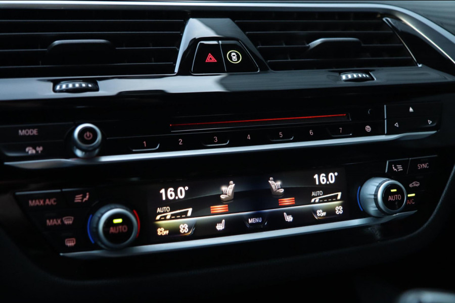 BMW 5 Serie Touring 540i xDrive / PANODAK / Soft Close / CAMERA / HUD / KEYLESS