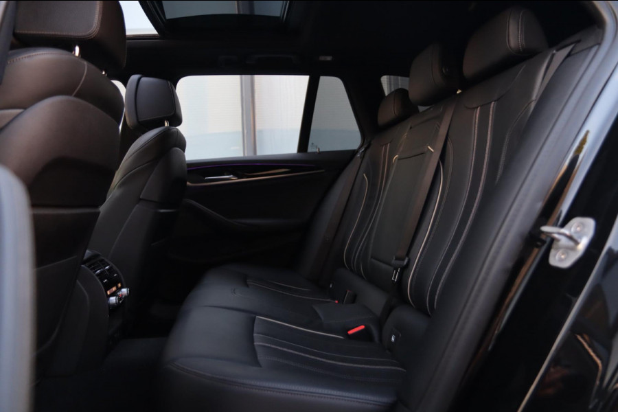 BMW 5 Serie Touring 540i xDrive / PANODAK / Soft Close / CAMERA / HUD / KEYLESS
