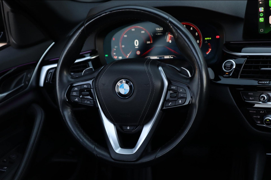BMW 5 Serie Touring 540i xDrive / PANODAK / Soft Close / CAMERA / HUD / KEYLESS