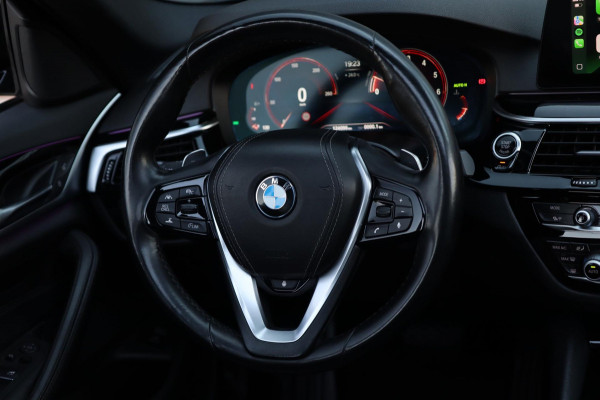 BMW 5 Serie Touring 540i xDrive / PANODAK / Soft Close / CAMERA / HUD / KEYLESS