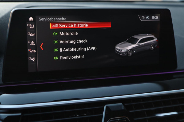 BMW 5 Serie Touring 540i xDrive / PANODAK / Soft Close / CAMERA / HUD / KEYLESS