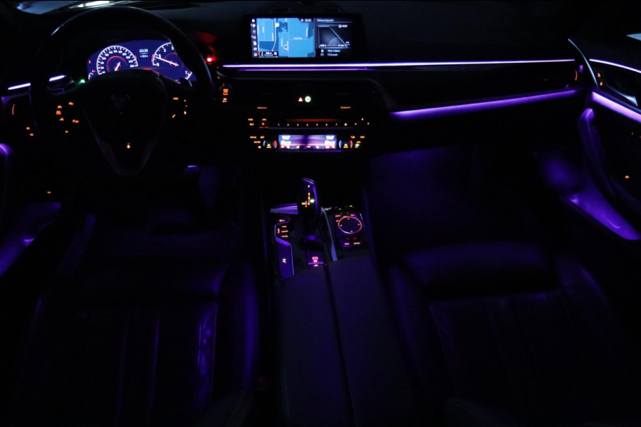 BMW 5 Serie Touring 540i xDrive / PANODAK / Soft Close / CAMERA / HUD / KEYLESS