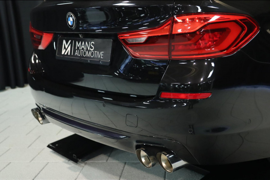 BMW 5 Serie Touring 540i xDrive / PANODAK / Soft Close / CAMERA / HUD / KEYLESS