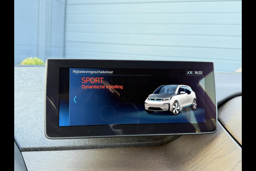 BMW i3 S 120Ah 42 kWh RoadStyle Edition 2e Eigenaar,Navi,Leder,184pk,Stoelverwarming,Dealer Onderhouden,Pdc V+A,Apk tot 01-2026