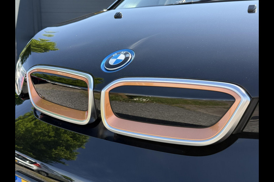 BMW i3 S 120Ah 42 kWh RoadStyle Edition 2e Eigenaar,Navi,Leder,184pk,Stoelverwarming,Dealer Onderhouden,Pdc V+A,Apk tot 01-2026