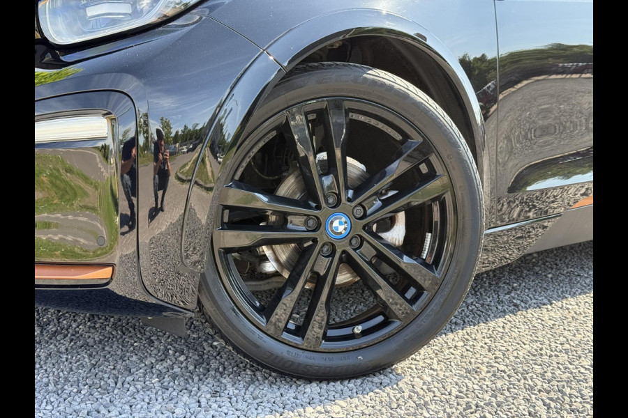 BMW i3 S 120Ah 42 kWh RoadStyle Edition 2e Eigenaar,Navi,Leder,184pk,Stoelverwarming,Dealer Onderhouden,Pdc V+A,Apk tot 01-2026