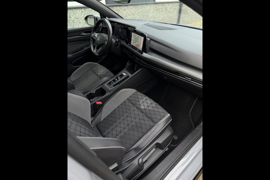 Volkswagen Golf 1.5 eTSI 3x R-Line Panorama Camera