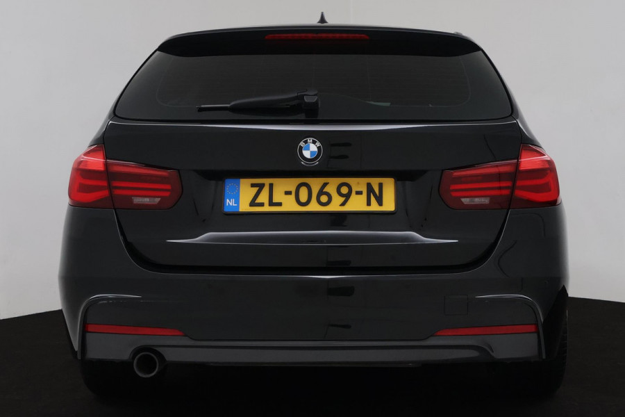 BMW 3 Serie Touring 318i M Sport Corporate Lease (PARKEERSENSOREN, STOELVERWARMING, LEER, NAVIGATIE, CRUISE, NL-AUTO)