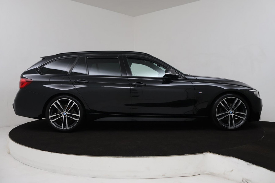 BMW 3 Serie Touring 318i M Sport Corporate Lease (PARKEERSENSOREN, STOELVERWARMING, LEER, NAVIGATIE, CRUISE, NL-AUTO)