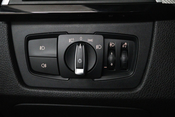 BMW 3 Serie Touring 318i M Sport Corporate Lease (PARKEERSENSOREN, STOELVERWARMING, LEER, NAVIGATIE, CRUISE, NL-AUTO)