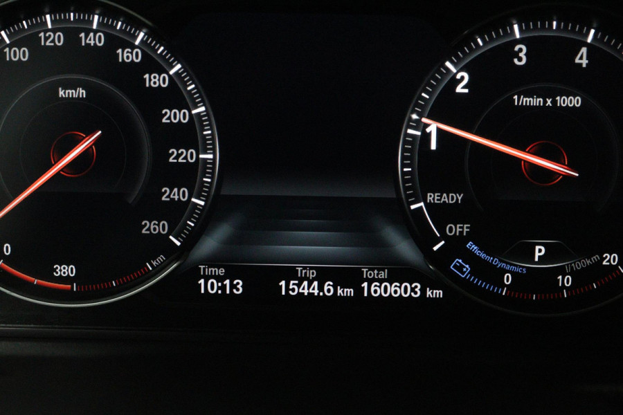 BMW 3 Serie Touring 318i M Sport Corporate Lease (PARKEERSENSOREN, STOELVERWARMING, LEER, NAVIGATIE, CRUISE, NL-AUTO)