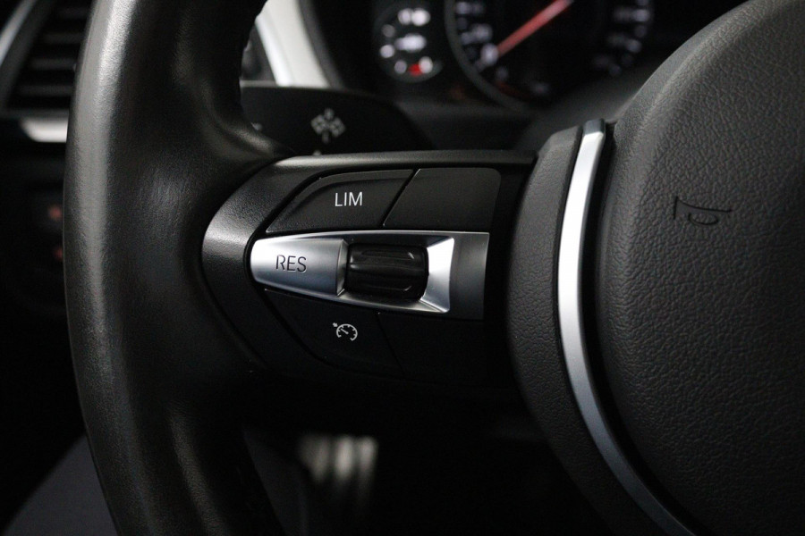 BMW 3 Serie Touring 318i M Sport Corporate Lease (PARKEERSENSOREN, STOELVERWARMING, LEER, NAVIGATIE, CRUISE, NL-AUTO)