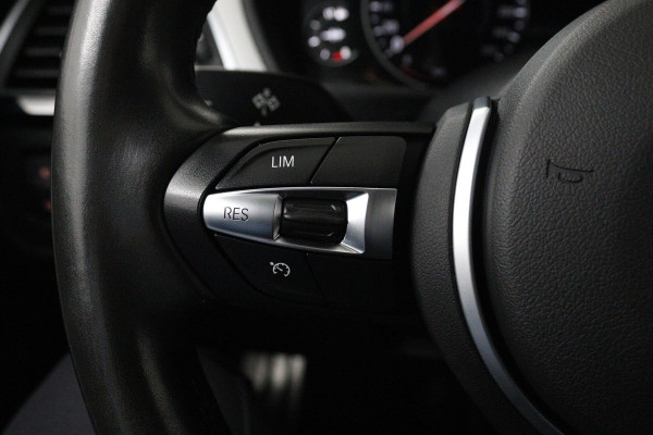 BMW 3 Serie Touring 318i M Sport Corporate Lease (PARKEERSENSOREN, STOELVERWARMING, LEER, NAVIGATIE, CRUISE, NL-AUTO)