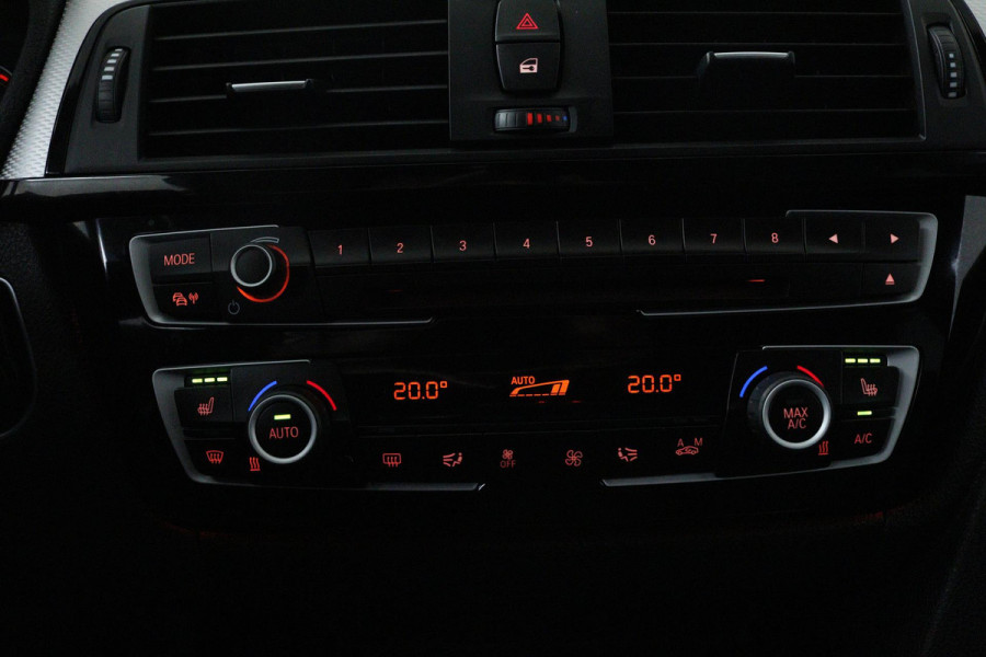 BMW 3 Serie Touring 318i M Sport Corporate Lease (PARKEERSENSOREN, STOELVERWARMING, LEER, NAVIGATIE, CRUISE, NL-AUTO)