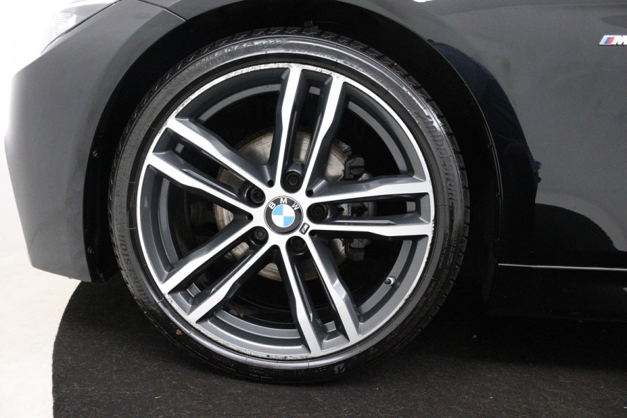 BMW 3 Serie Touring 318i M Sport Corporate Lease (PARKEERSENSOREN, STOELVERWARMING, LEER, NAVIGATIE, CRUISE, NL-AUTO)