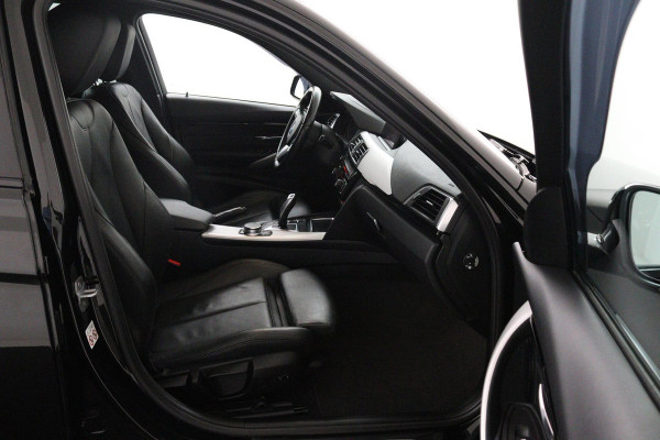 BMW 3 Serie Touring 318i M Sport Corporate Lease (PARKEERSENSOREN, STOELVERWARMING, LEER, NAVIGATIE, CRUISE, NL-AUTO)