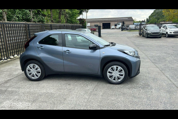 Toyota Aygo X 1.0 VVT-i S-CVT AUTOMAAT Envy Clima / Camera / Carplay / 14.315 KM / nov 2024!!!