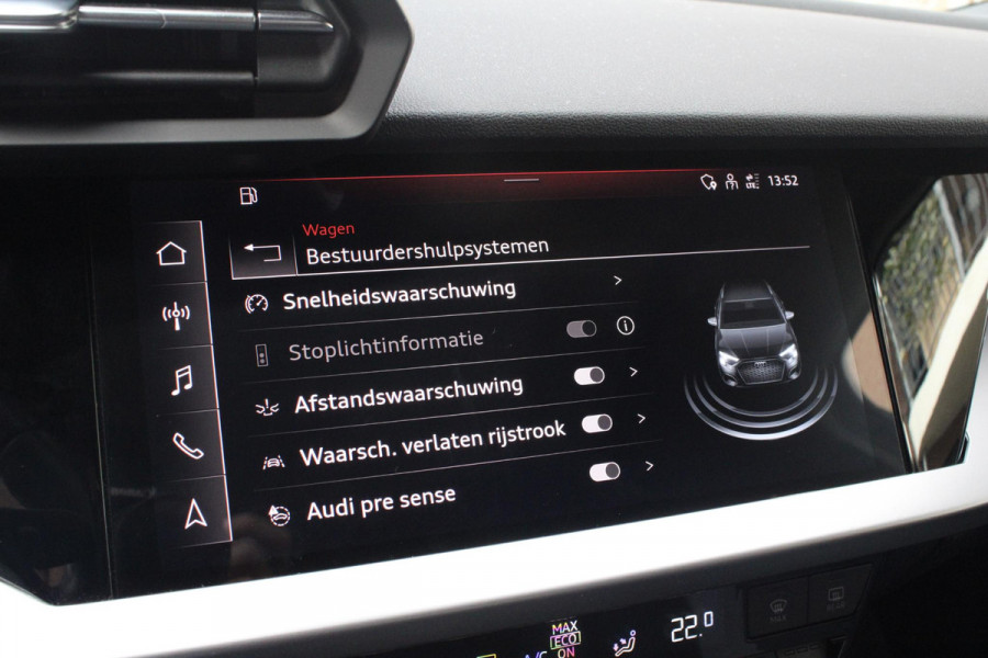 Audi A3 Sportback 40 TFSI e Adv.Ed. PANO | StoelVW | HUD    Onder andere voorzien van: Panorama dak, lane assist, front assist, afgevlakt sportstuur, Head-up display, stoelverwarming, parkeersensoren voor & achter