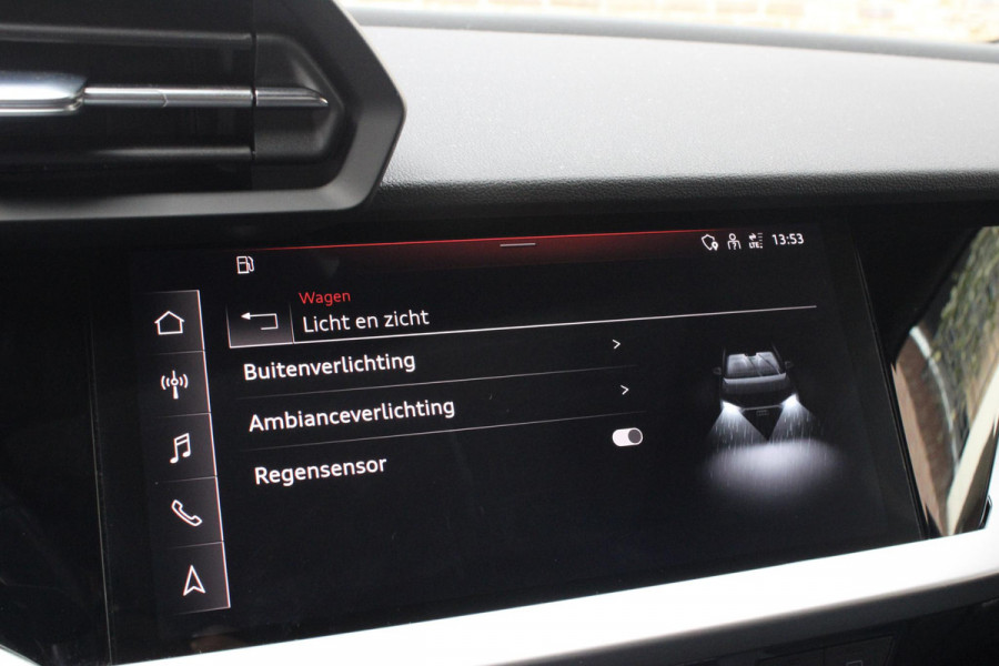 Audi A3 Sportback 40 TFSI e Adv.Ed. PANO | StoelVW | HUD    Onder andere voorzien van: Panorama dak, lane assist, front assist, afgevlakt sportstuur, Head-up display, stoelverwarming, parkeersensoren voor & achter