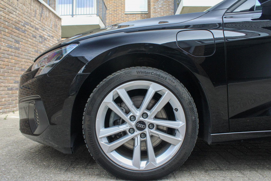 Audi A3 Sportback 40 TFSI e Adv.Ed. PANO | StoelVW | HUD    Onder andere voorzien van: Panorama dak, lane assist, front assist, afgevlakt sportstuur, Head-up display, stoelverwarming, parkeersensoren voor & achter