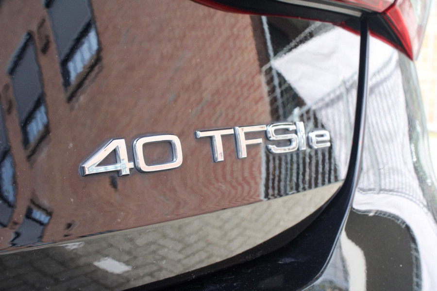 Audi A3 Sportback 40 TFSI e Adv.Ed. PANO | StoelVW | HUD    Onder andere voorzien van: Panorama dak, lane assist, front assist, afgevlakt sportstuur, Head-up display, stoelverwarming, parkeersensoren voor & achter