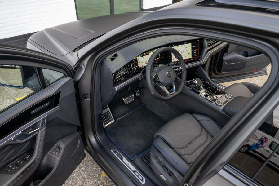 Volkswagen Touareg 3.0 TSI eHybrid R 4M Puglia MATLAK DynAudio