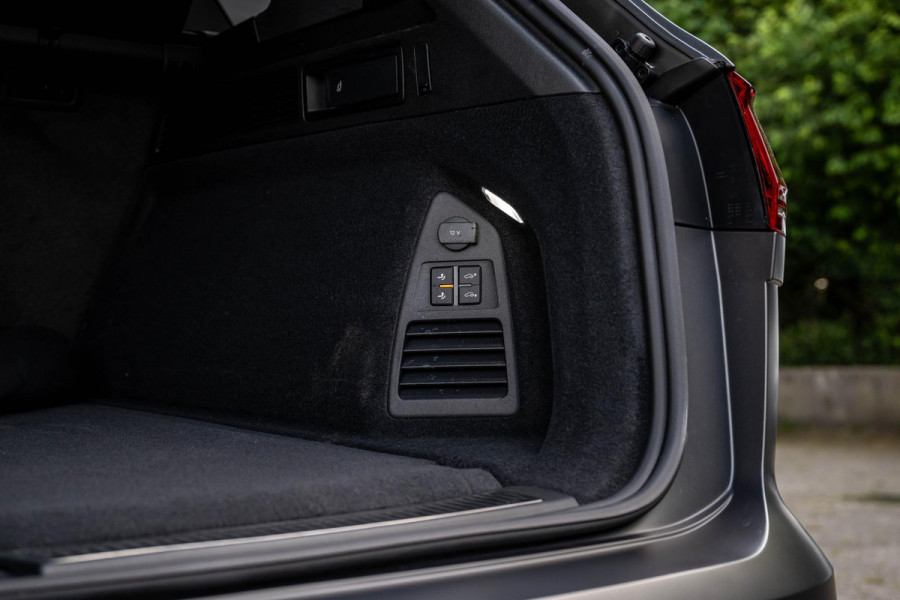 Volkswagen Touareg 3.0 TSI eHybrid R 4M Puglia MATLAK DynAudio