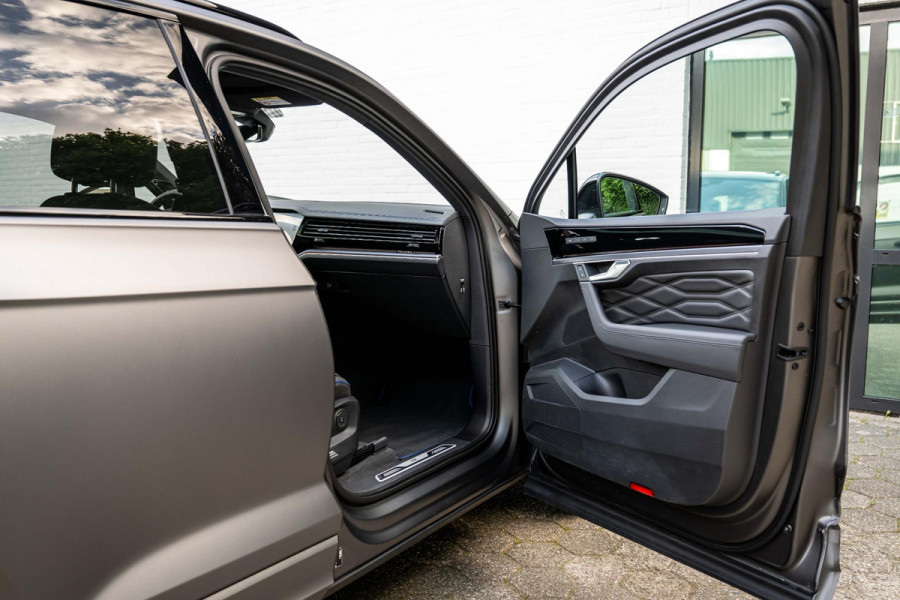 Volkswagen Touareg 3.0 TSI eHybrid R 4M Puglia MATLAK DynAudio