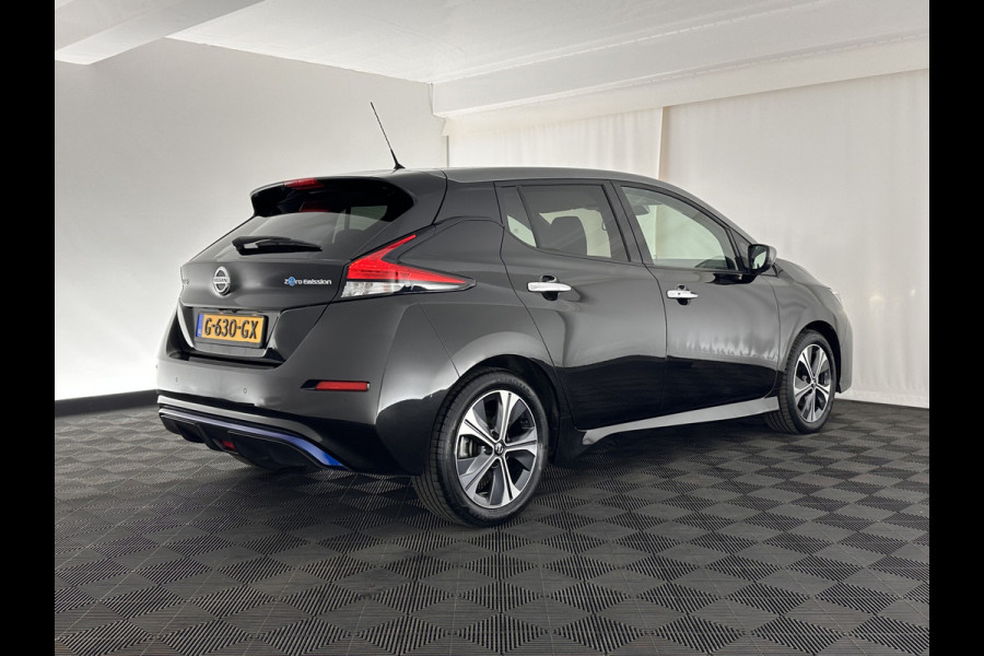 Nissan Leaf Tekna 40 kWh (INCL.BTW) *FULL-LED | 1/2LEATHER | ADAPTIVE-CRUISE | BLIS | BOSE-SOUND | CAMERA | KEYLESS | DAB+ | COMFORT-SEATS | 17''ALU | ECC | PDC*