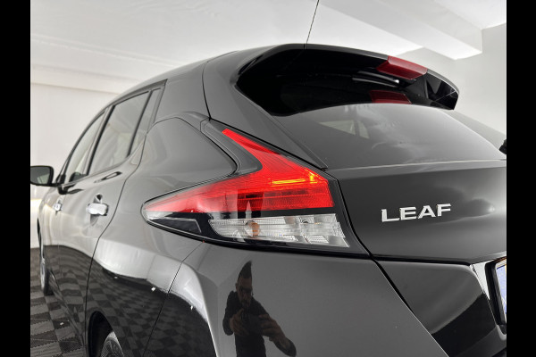 Nissan Leaf Tekna 40 kWh (INCL.BTW) *FULL-LED | 1/2LEATHER | ADAPTIVE-CRUISE | BLIS | BOSE-SOUND | CAMERA | KEYLESS | DAB+ | COMFORT-SEATS | 17''ALU | ECC | PDC*