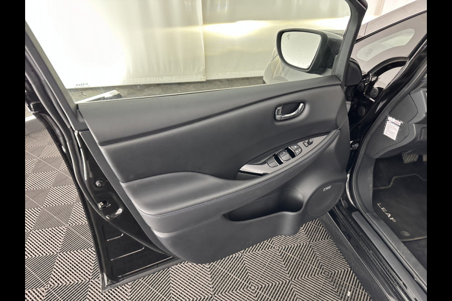 Nissan Leaf Tekna 40 kWh (INCL.BTW) *FULL-LED | 1/2LEATHER | ADAPTIVE-CRUISE | BLIS | BOSE-SOUND | CAMERA | KEYLESS | DAB+ | COMFORT-SEATS | 17''ALU | ECC | PDC*