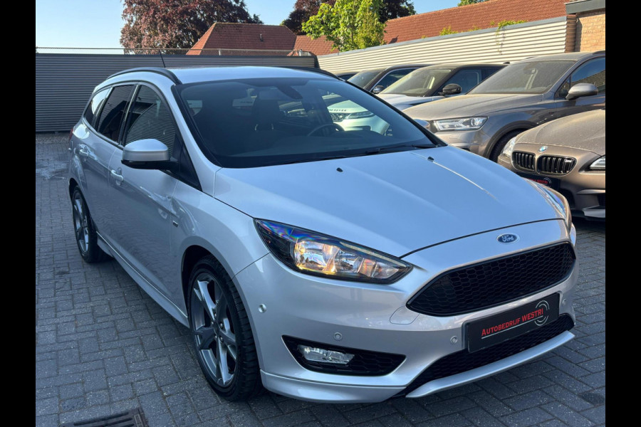 Ford FOCUS Wagon 1.5 ST-Line | Achteruitrijcamera | Trekhaak | SPORT | Climatronic airco | Sportvelgen | Navigatie / Multimedia |
