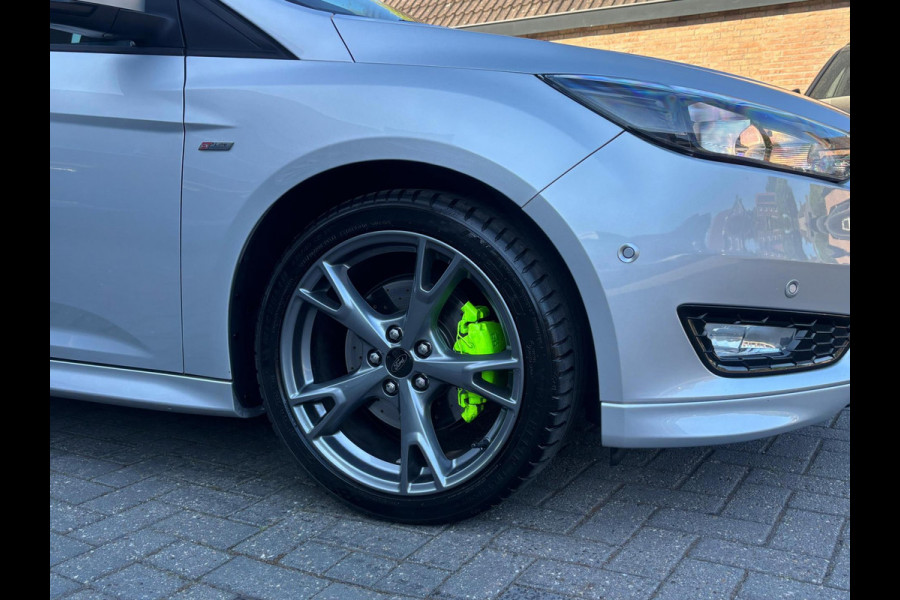 Ford FOCUS Wagon 1.5 ST-Line | Achteruitrijcamera | Trekhaak | SPORT | Climatronic airco | Sportvelgen | Navigatie / Multimedia |